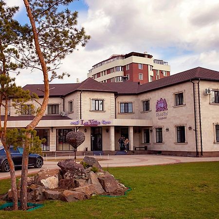 Park Hotel Karagandy Dış mekan fotoğraf