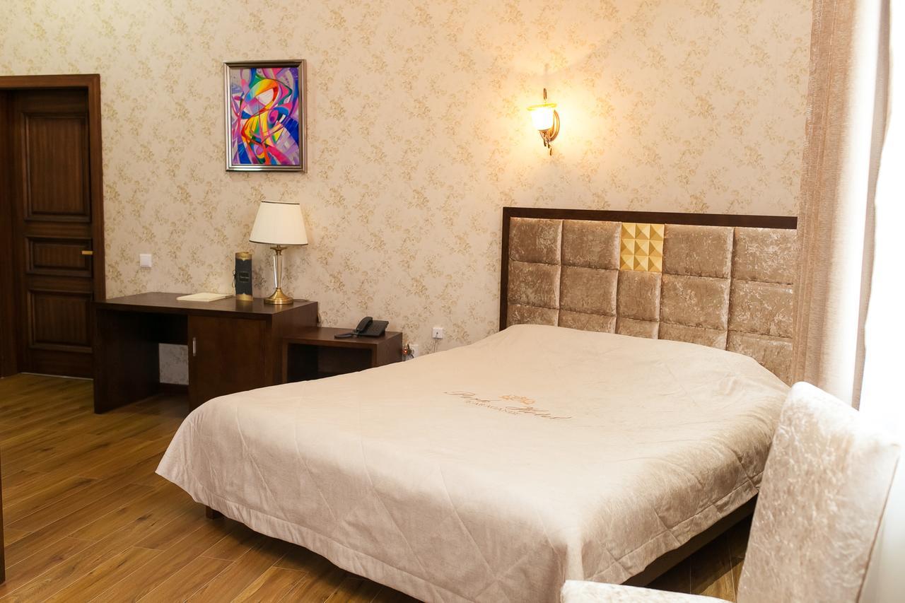 Park Hotel Karagandy Dış mekan fotoğraf